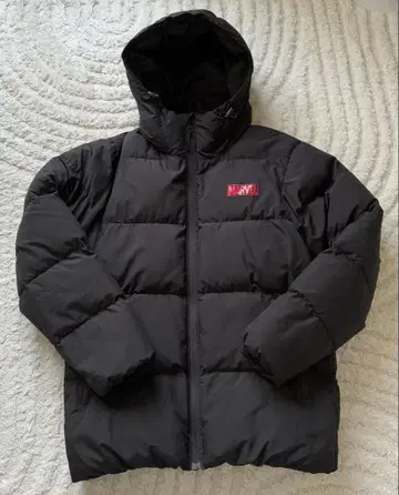 GU MARVEL 80주년 기념 블랙 다운 자켓 M