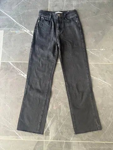 ZARA 블랙 스트레이트 데님 EUR 32