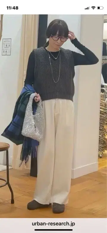 어반 리서치 도어스 릴 얀 V넥 니트 베스트