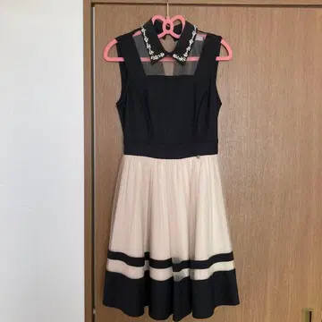 블랙과 크림의 스트라이프 드레스