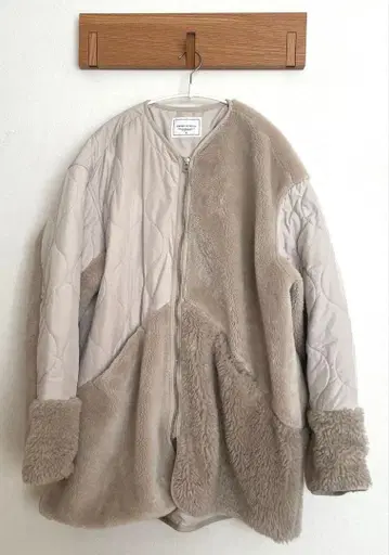 아메리칸 홀릭 보아 mix 퀼팅 코트 베이지