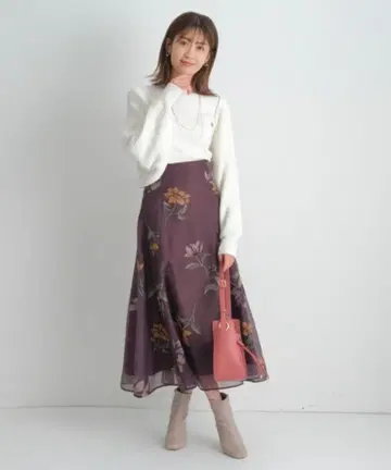 [ 미사용 새상품 택 포함 ] 아푸와이저 리셰 클래시컬 플라워 스커트