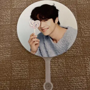 채종협 팬미팅 굿즈 부채