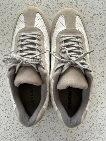 Sangacio 화이트/그레이 스니커즈