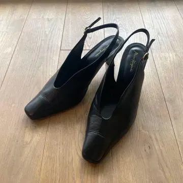 마메쿠로구치 Curved Line Sling Back Heels