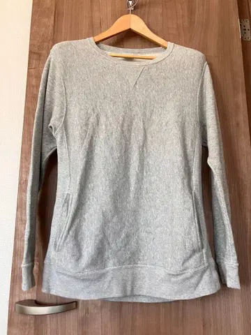 챔피온 리버스 위브 맨투맨 레어 프론트 포켓