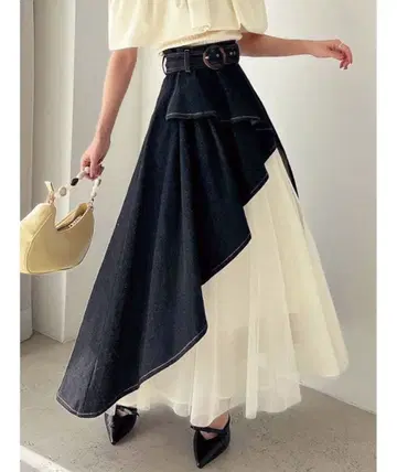 비대칭 플레어 스커트 네이비 x 화이트