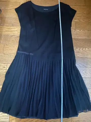 INDIVI 블랙 플리츠 캐주얼 드레스 38