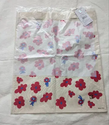 새상품 미개봉품 어반 리서치 x 미야쿠미야쿠 한정판 토트백