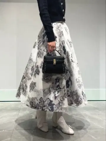 미사용 CELFORD / 셀포드 플라워 컷 JQ 턱 플레어 스커트