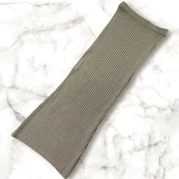 [ 새상품급 ] 윔 가젯 2024 니트 핏 스커트 에크루 베이지