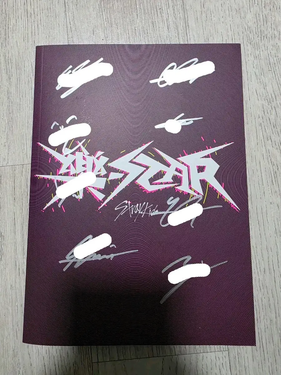 Stray Kids signed album