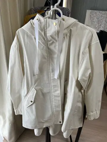 PLST 후드 부착 A라인 마운틴 후드티 화이트 S 사이즈