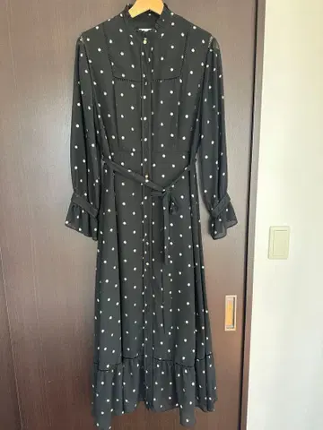 AMERI 블랙 도트 무늬 맥시 원피스