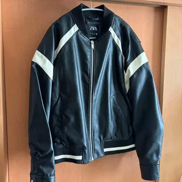 ZARA 가죽 느낌 블랙 자켓 L