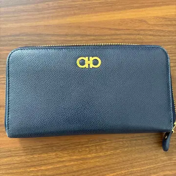 페라가모 장지갑 지퍼 개폐식