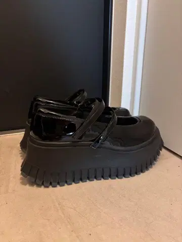 mikio sakabe THREE TREASURES 통굽 발레 슈즈 블랙