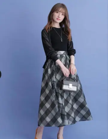 아푸와이저 리셰 플로키 체크 플레어 스커트 롱 스커트 블랙