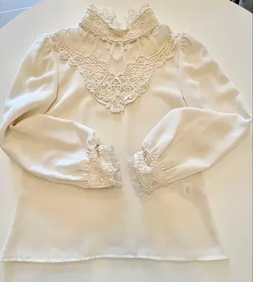 새상품급 AMAIL 레이스 옷깃 화이트 블라우스 긴팔