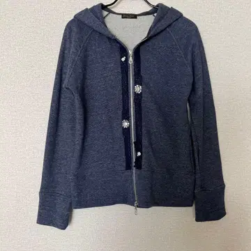 엔조 가라 비쥬 부착 네이비 후드티