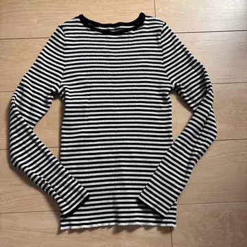 UNFILO 마이뷰티 리브 보트넥 니트 M 사이즈