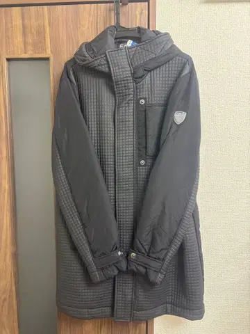 EMPORIO ARMANI 블랙 퀼팅 자켓 후드 부착