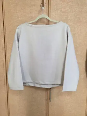 미즈이로 인드 mizuiroind 크루넥 풀오버 화이트