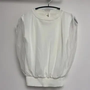 natural couture 슬리브리스 화이트 튤 니트