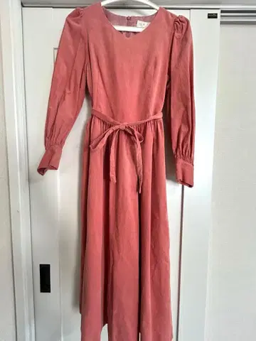 [ Agnes b ] 허리 리본 포함 긴팔 핑크 원피스