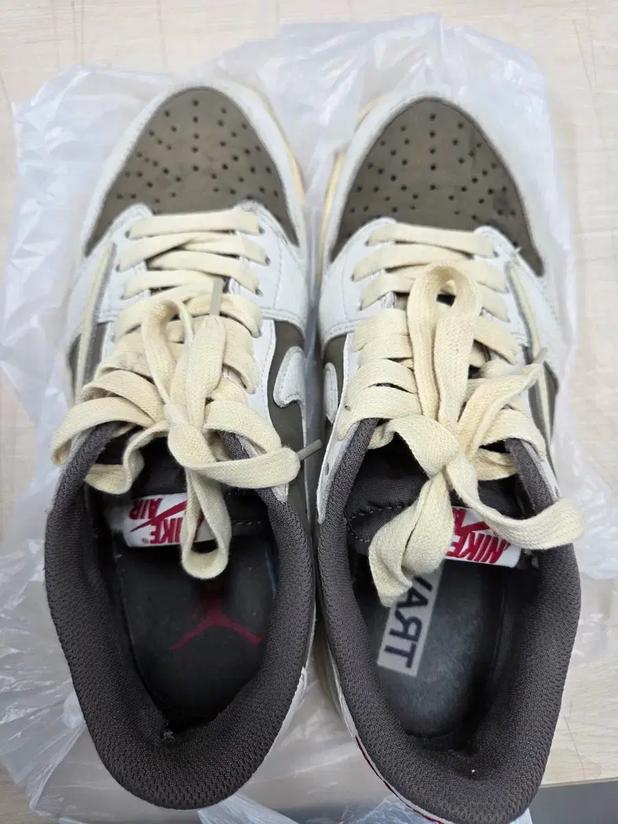 Jordan Travis Scott 250