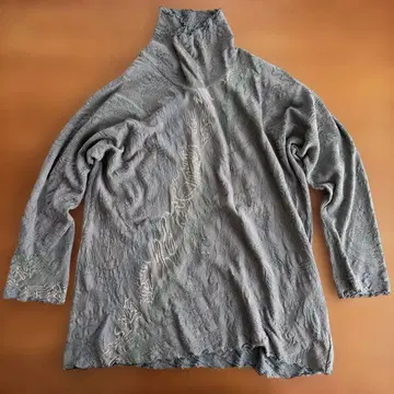 요건 레일 하이넥 티셔츠 바바구리