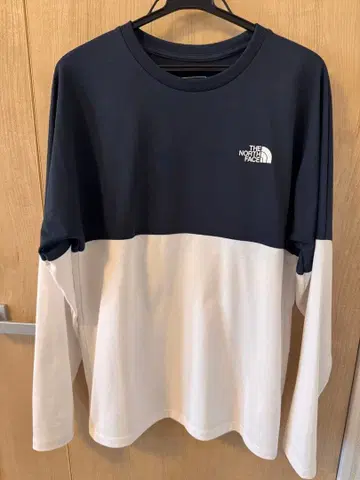 새상품급 THE NORTH FACE 긴팔 티셔츠 네이비/화이트