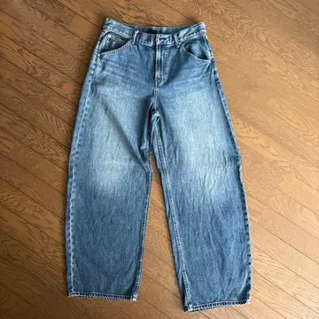 유니클로 하이웨스트 와이드 레그 데님 라이트 블루