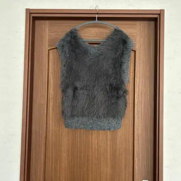 RADIATE 그레이 퍼 니트 베스트 V넥