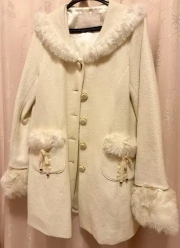 LIZLISA 화이트 코트