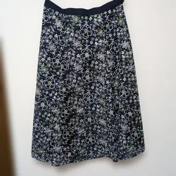 로즈 티아라 플레어 스커트 42