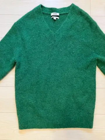 COS 그린 V넥 스웨터 M (유럽)