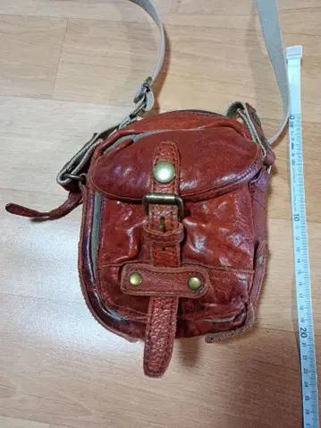 TOUGH JEANSMITH 가죽 숄더 파우치