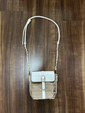 DIANA 퀼팅 숄더백 베이지