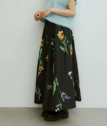 EMMEL REFINES 플라워 프린트 볼륨 맥시 스커트