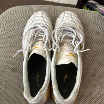 Mizuno 축구화 화이트/골드