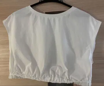 화이트 백 오픈 크롭 T셔츠