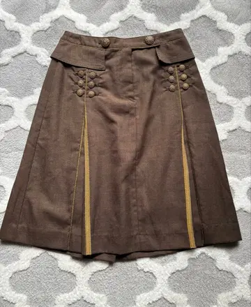 miniyu 카키 플리츠 스커트 무릎 기장 버튼 포함