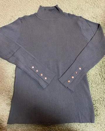 이시카와라보 상품 [크로셰] 리브 하이넥 스웨터 버튼 포함