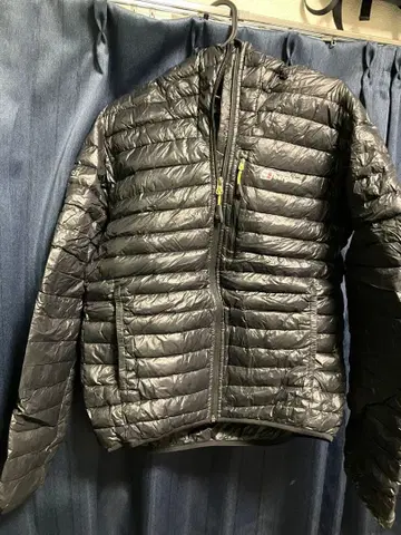 버그하우스 berghaus 블랙 다운 자켓 후드 부착