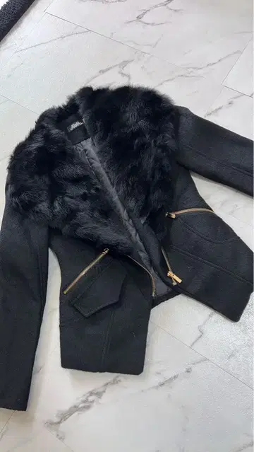 Class 퍼 카라 부착 블랙 자켓