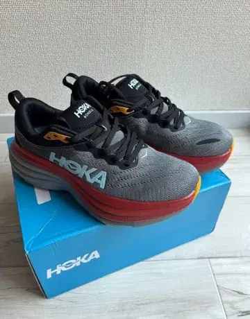 호카 본드 8 그레이/레드 스니커즈 24cm