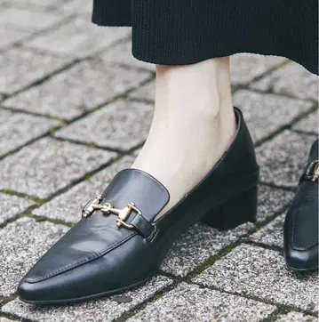 M 사이즈 블랙 스틸레토 로퍼