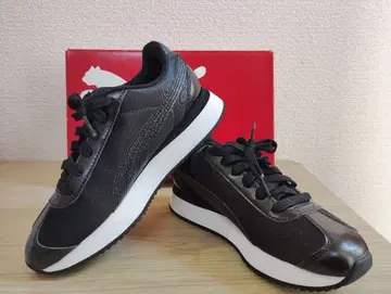 PUMA SOFTFOAM+ 23cm 블랙/라메라인/새상품