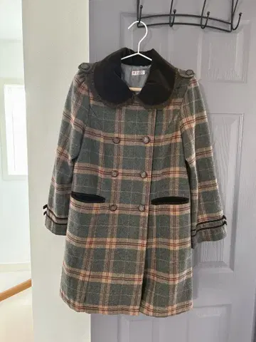 그레이 계열 체크 무늬 피 코트 axes femme